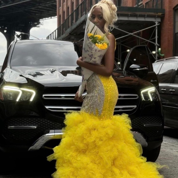 Dresses & Skirts - prom dress wore once